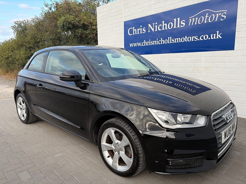 Audi A1 Tfsi Sport Black #4