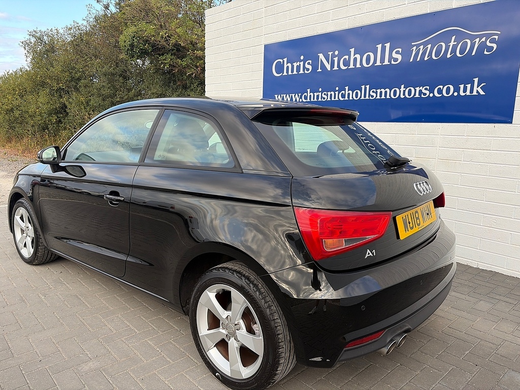 Audi A1 Tfsi Sport Black #2