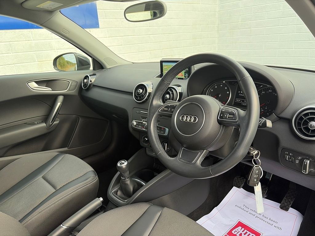 Audi A1 Tfsi Sport Black #5