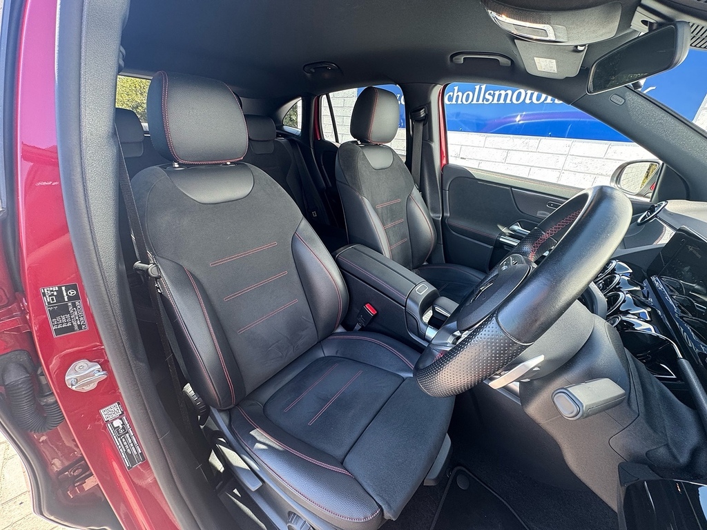 Mercedes-Benz GLA Class Gla200 Amg Line Red #6