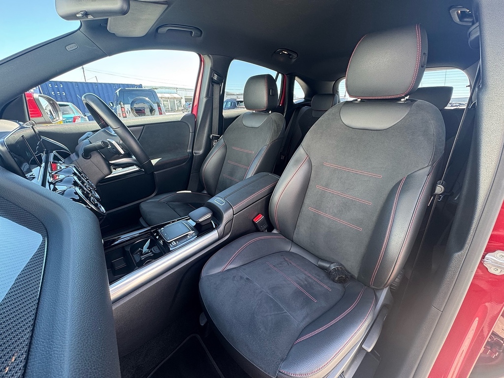 Mercedes-Benz GLA Class Gla200 Amg Line Red #3