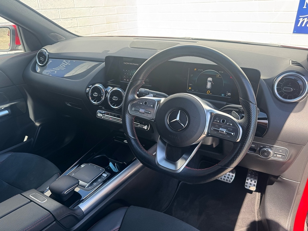 Mercedes-Benz GLA Class Gla200 Amg Line Red #5