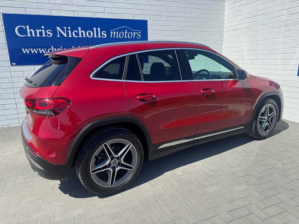 Mercedes-Benz GLA Class Gla200 Amg Line Red #2