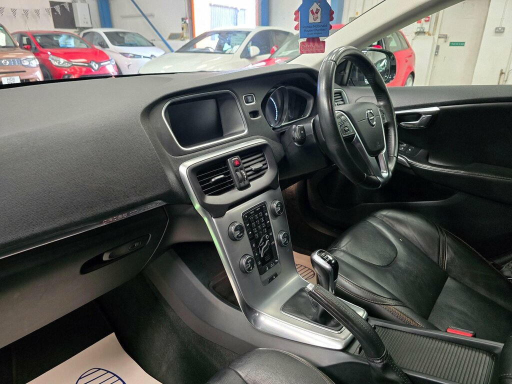 Volvo V40 Cross Country 2.0 D3 Pro Euro 6 Ss KP18BKU #2