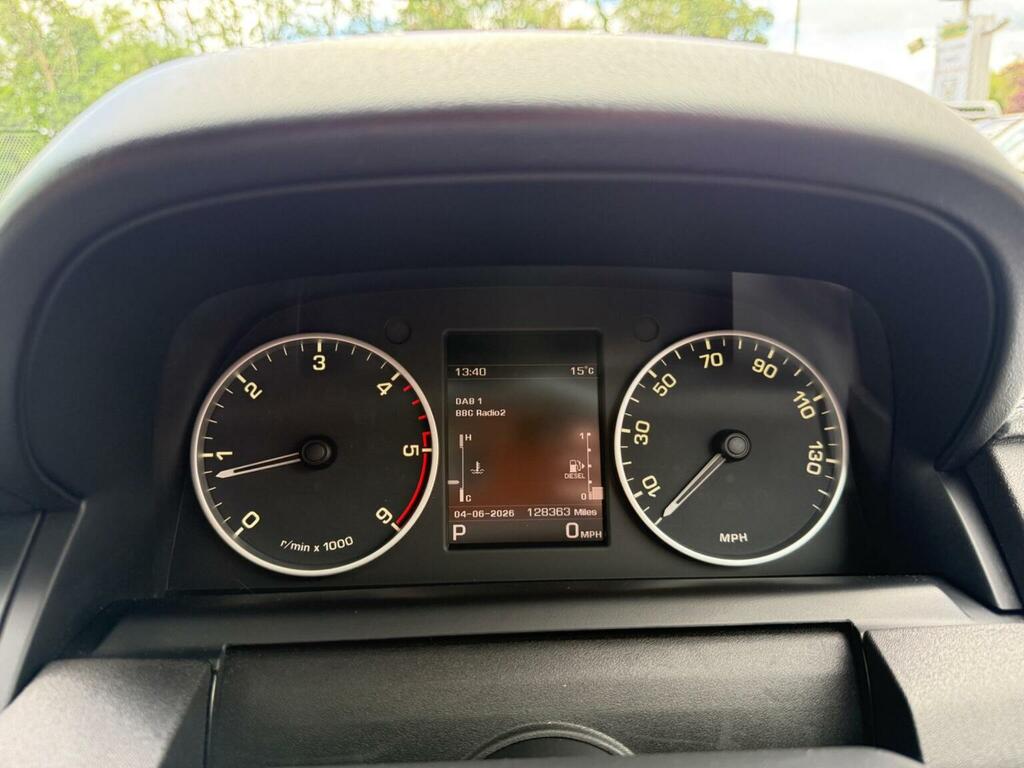Land Rover Discovery 4 Suv 3.0 Sd V6 Se 201515 Grey #22