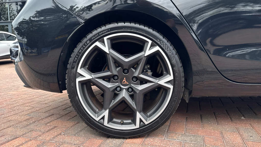 Cupra Leon 1.5 Ehybrid 25.8Kwh Vz1 Estate Plug In White #17