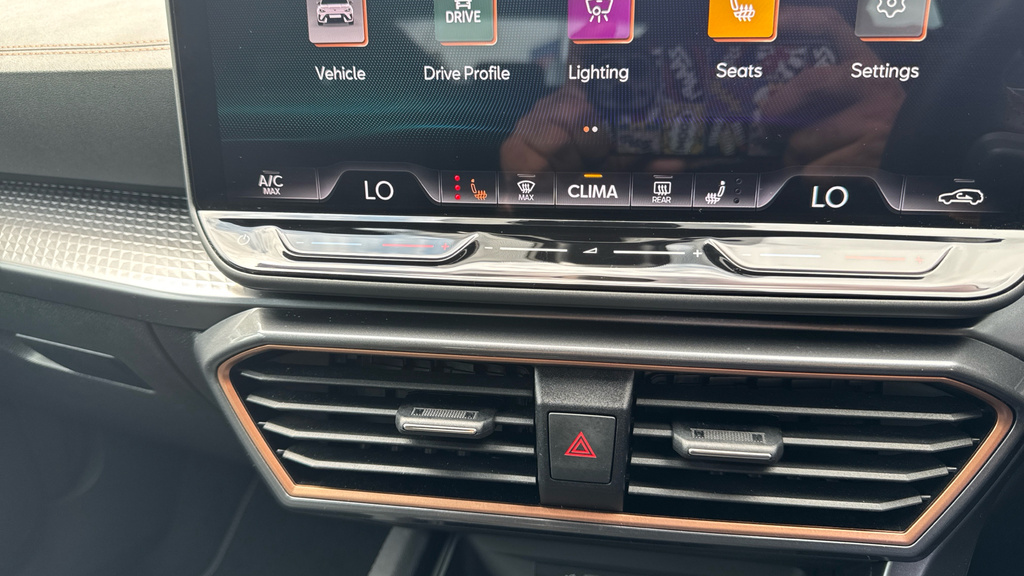 Cupra Leon 1.5 Ehybrid 25.8Kwh Vz1 Estate Plug In White #39
