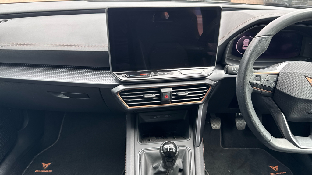 Cupra Leon 1.5 Ehybrid 25.8Kwh Vz1 Estate Plug In White #12