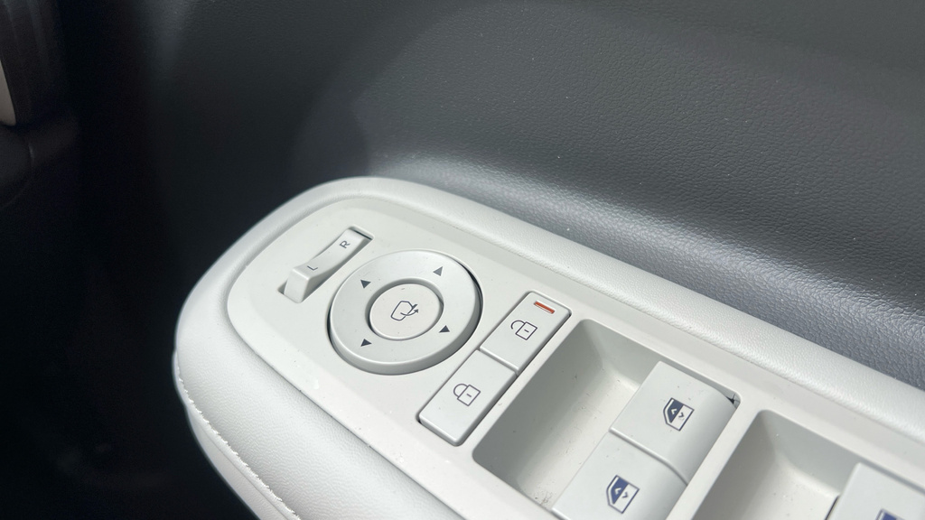 Hyundai Santa Fe Ultimate 4Wd White #12