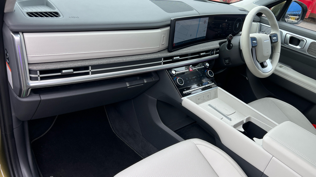 Hyundai Santa Fe Ultimate 4Wd White #19