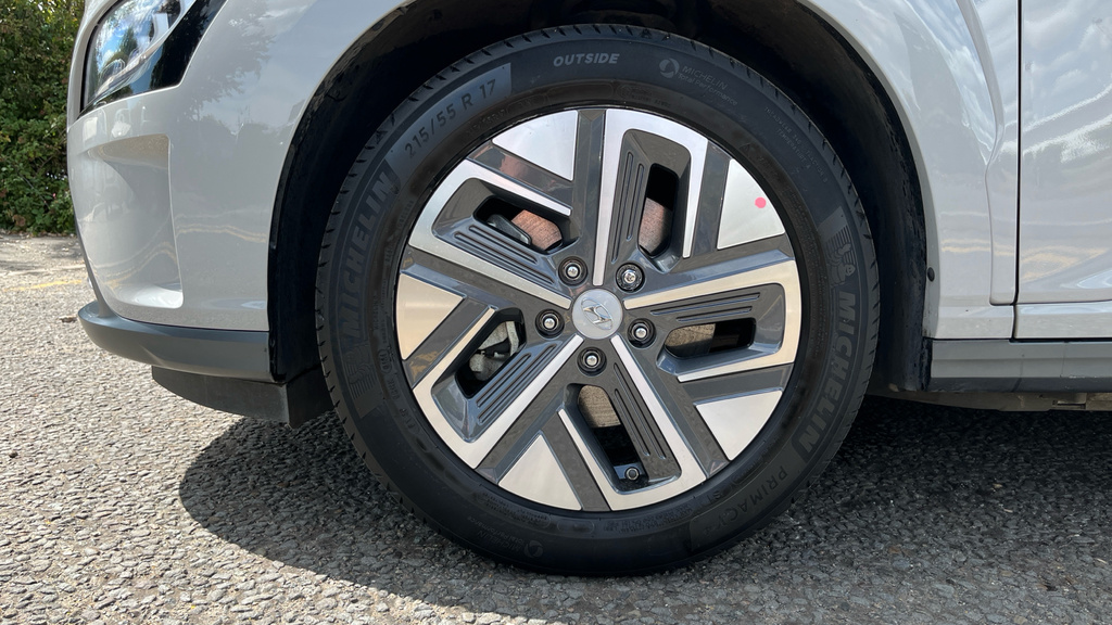 Hyundai Kona Premium White #33
