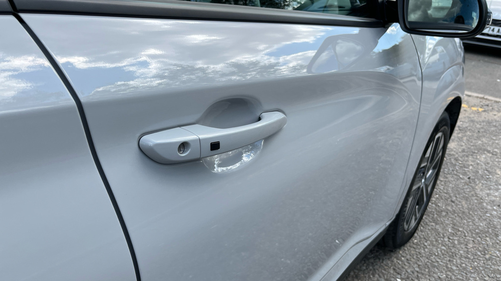 Hyundai Kona Premium White #2