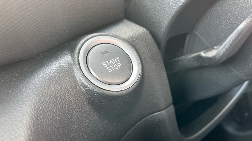 Hyundai Kona Premium White #25