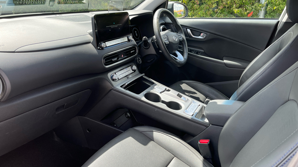 Hyundai Kona Premium White #17