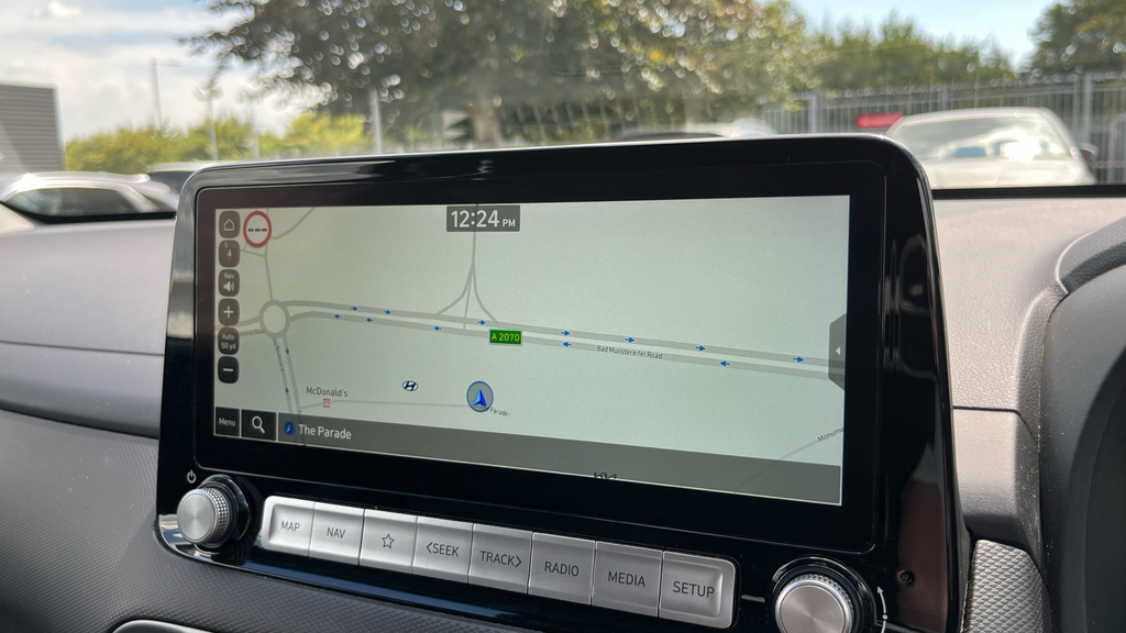 Hyundai Kona Premium White #23