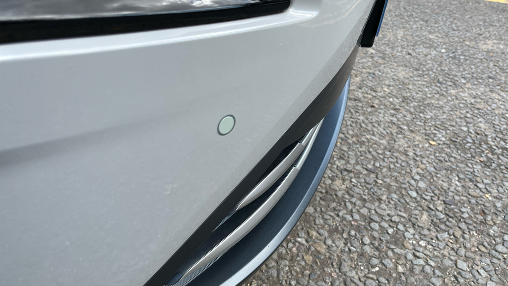 Hyundai Kona Premium White #4