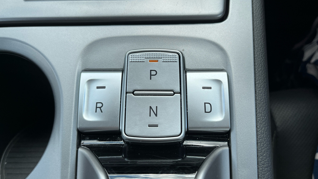 Hyundai Kona Premium White #52