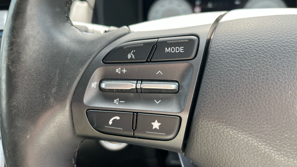 Hyundai Kona Premium White #40