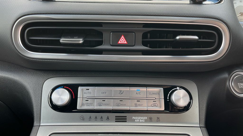 Hyundai Kona Premium White #24