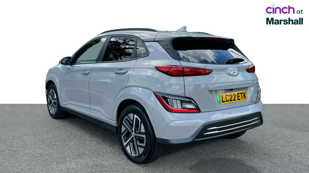 Hyundai Kona Premium White #8