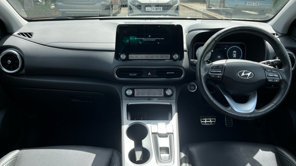 Hyundai Kona Premium White #22