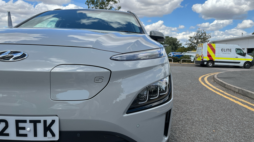 Hyundai Kona Premium White #37