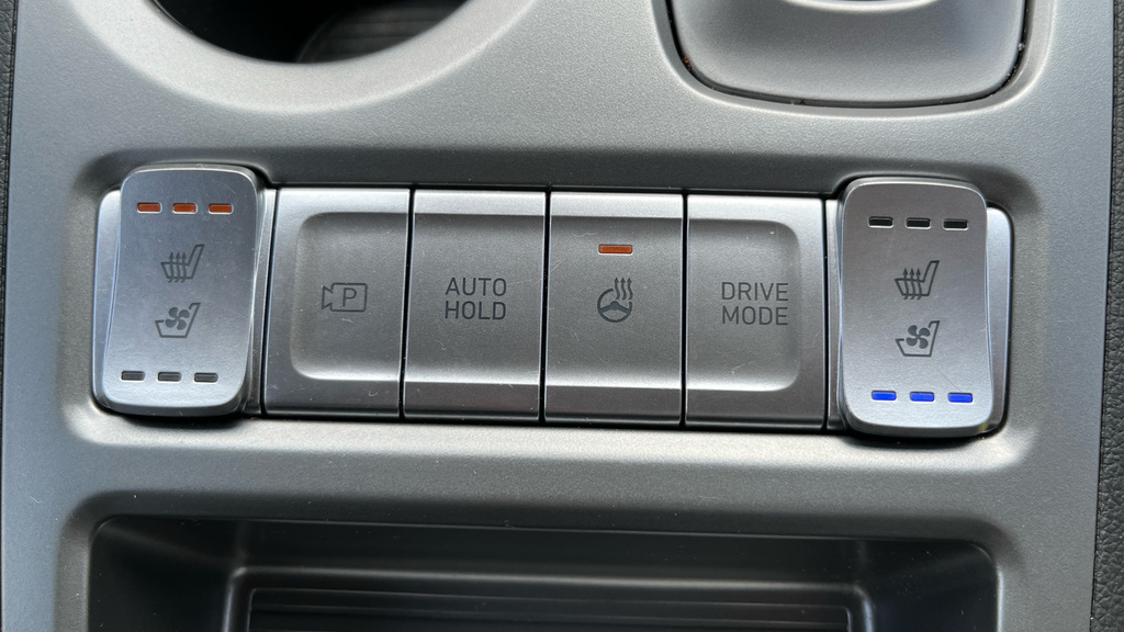 Hyundai Kona Premium White #45