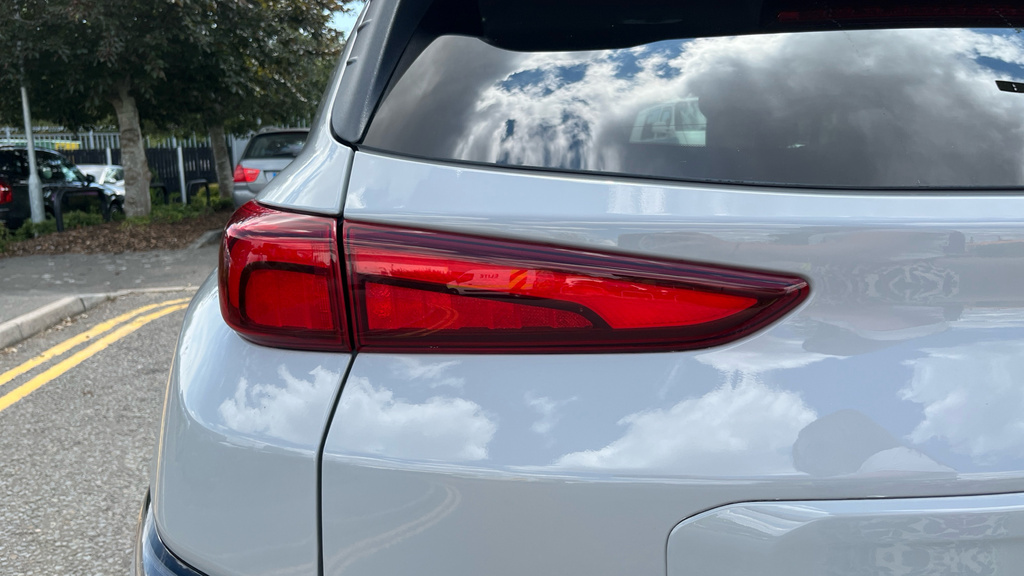 Hyundai Kona Premium White #38