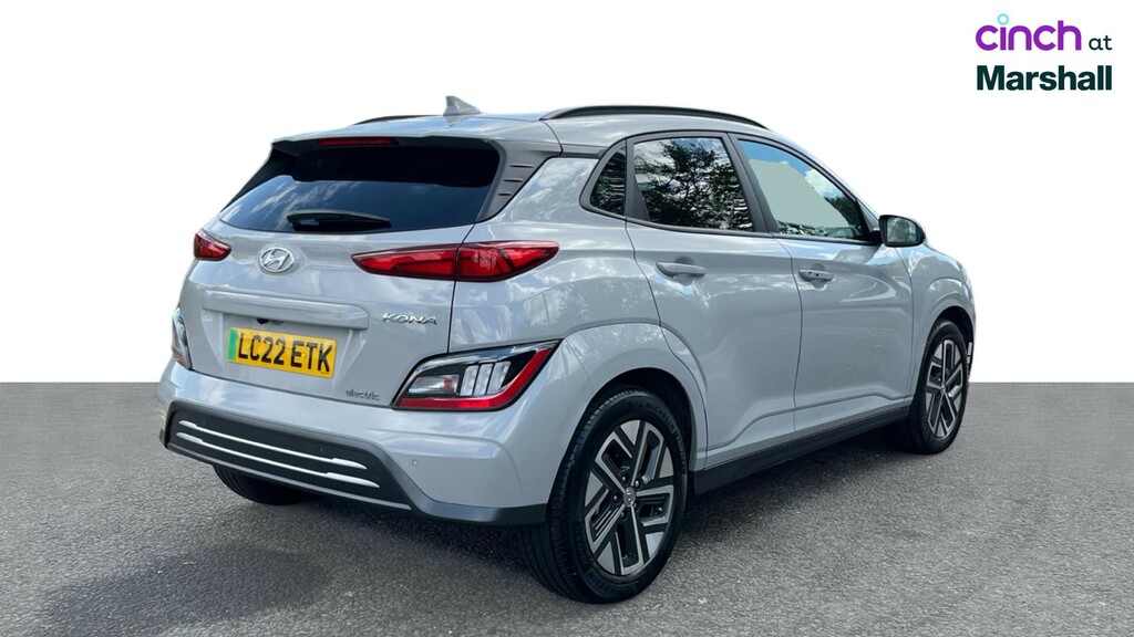 Hyundai Kona Premium White #6
