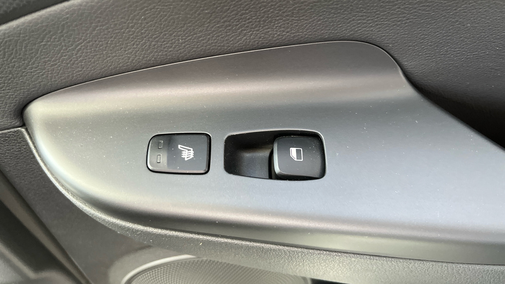 Hyundai Kona Premium White #30