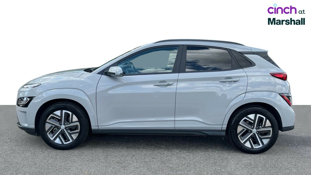Hyundai Kona Premium White #10