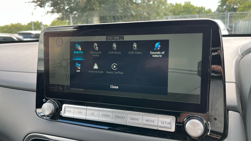 Hyundai Kona Premium White #18