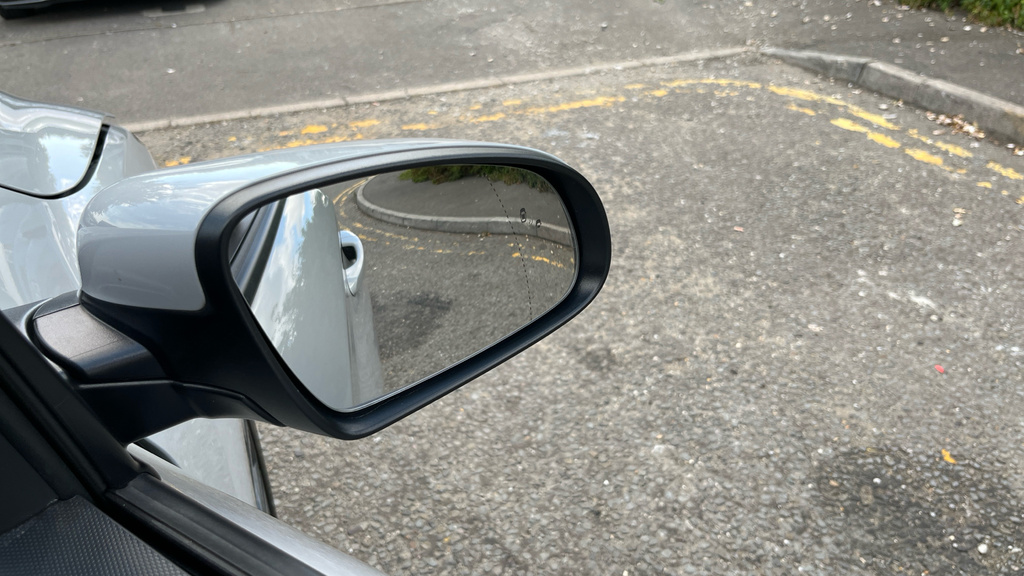 Hyundai Kona Premium White #3