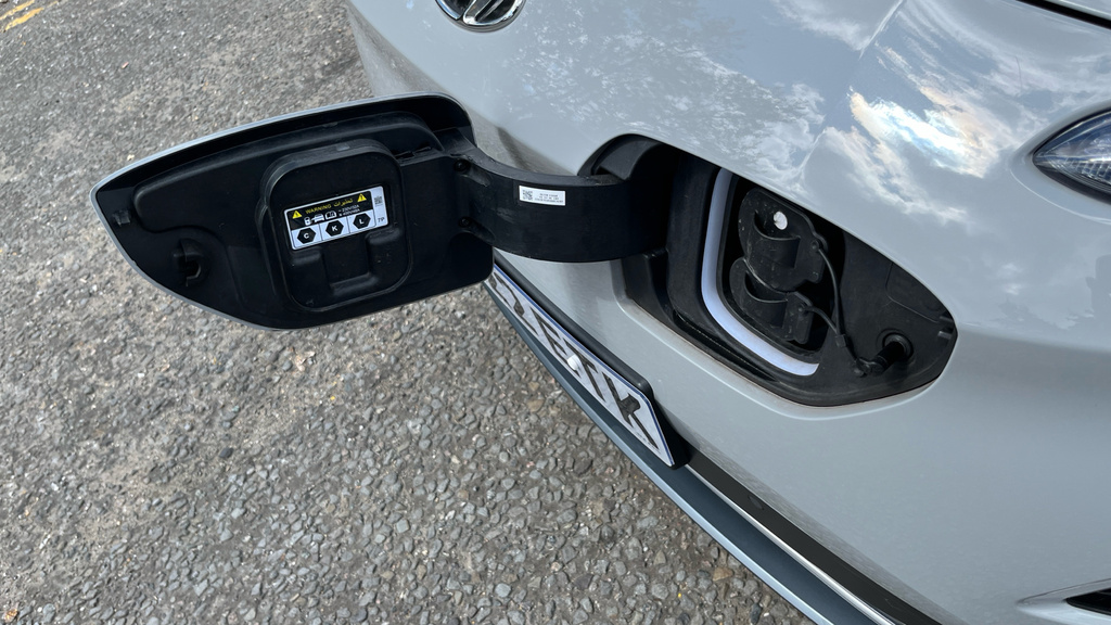 Hyundai Kona Premium White #39