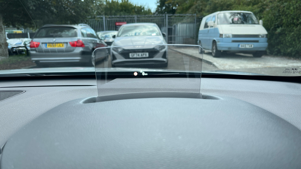 Hyundai Kona Premium White #26