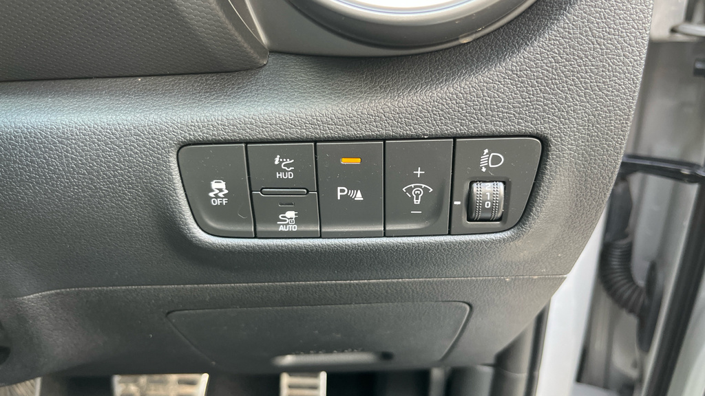 Hyundai Kona Premium White #49