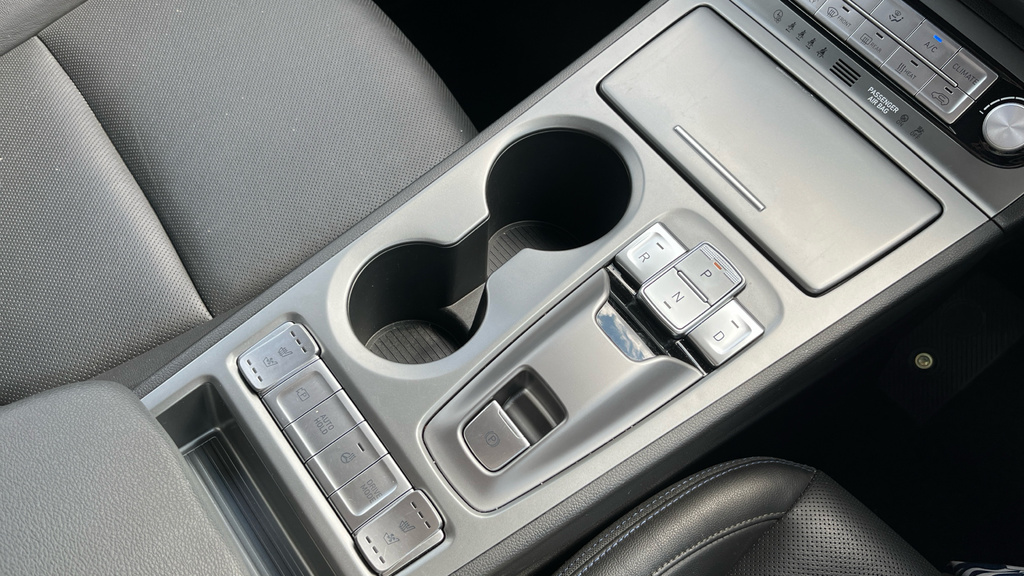Hyundai Kona Premium White #43