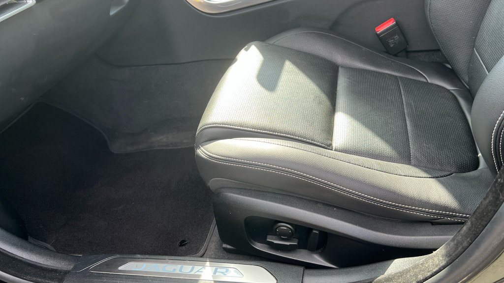Jaguar XE 2.0 P300 Sport Grey #61