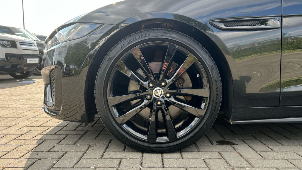 Jaguar XE 2.0 P300 Sport Grey #26