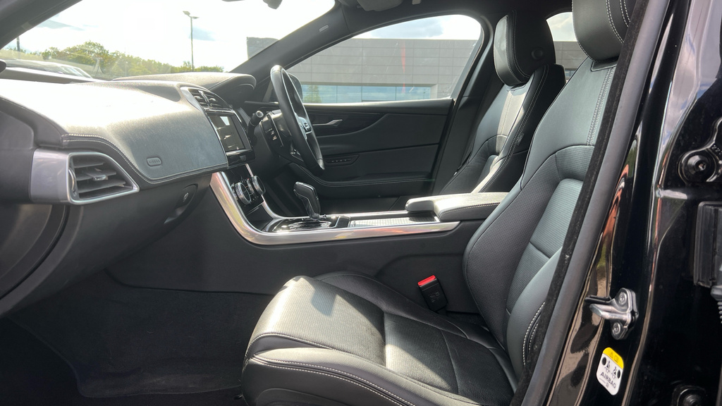 Jaguar XE 2.0 P300 Sport Grey #29