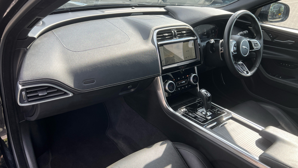 Jaguar XE 2.0 P300 Sport Grey #13