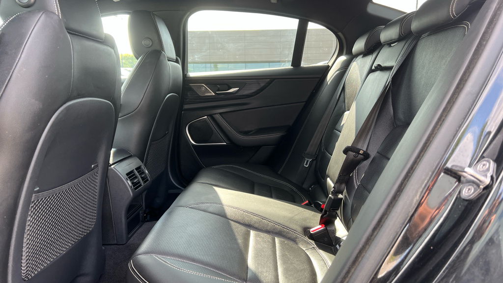Jaguar XE 2.0 P300 Sport Grey #20