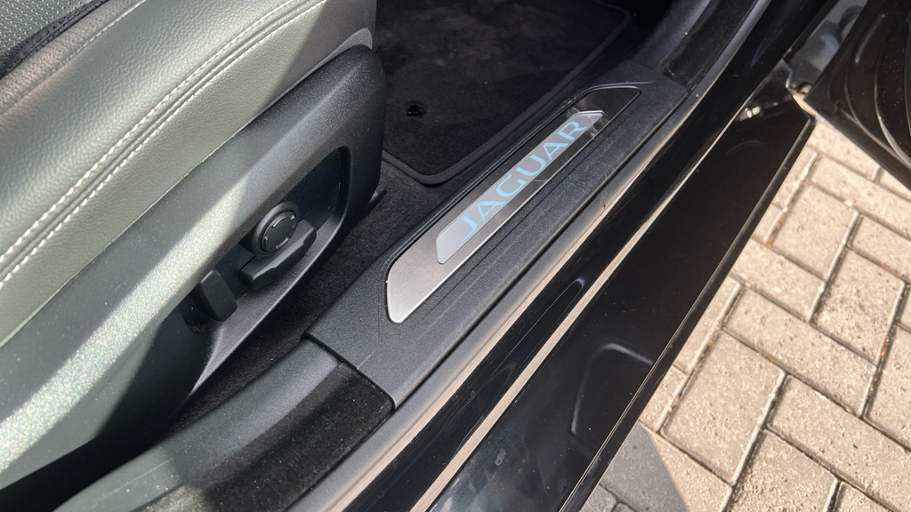 Jaguar XE 2.0 P300 Sport Grey #52