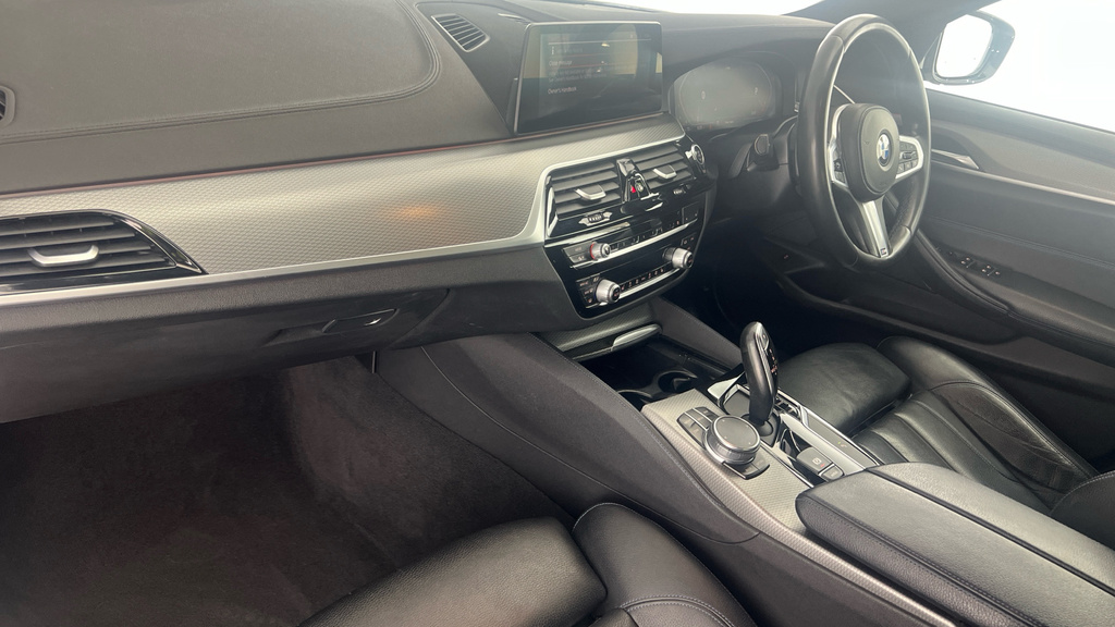 BMW 5 Series 520D M Sport Blue #10