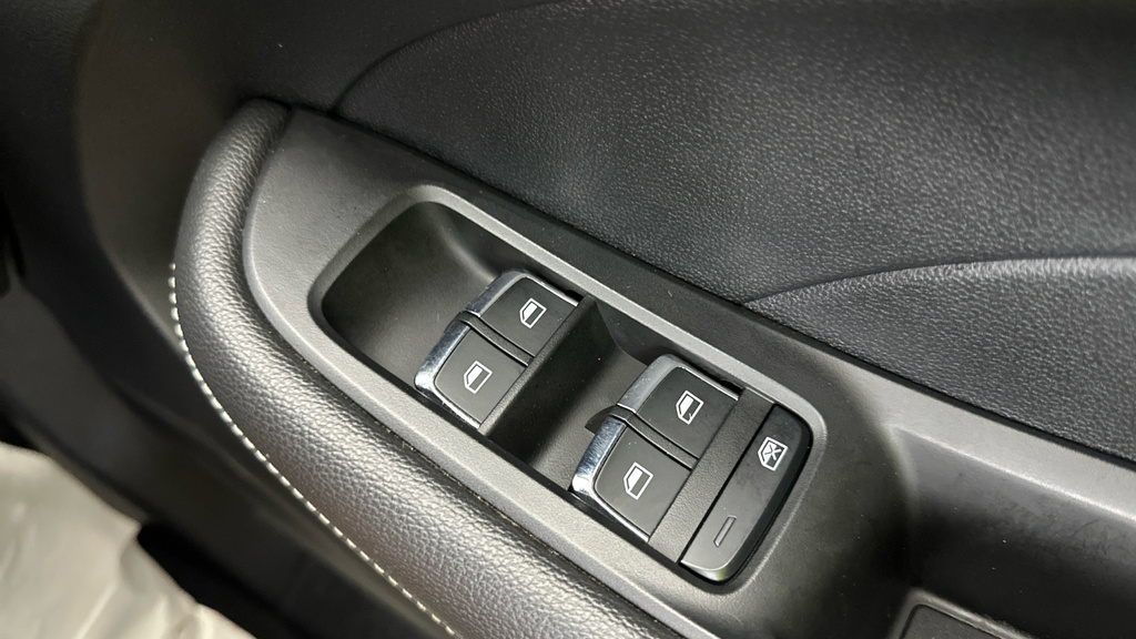 MG MG5 61.1Kwh Exclusive Long Range Estate A Red #16