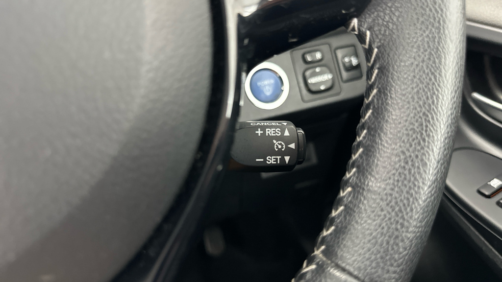 Toyota Yaris Icon White #17