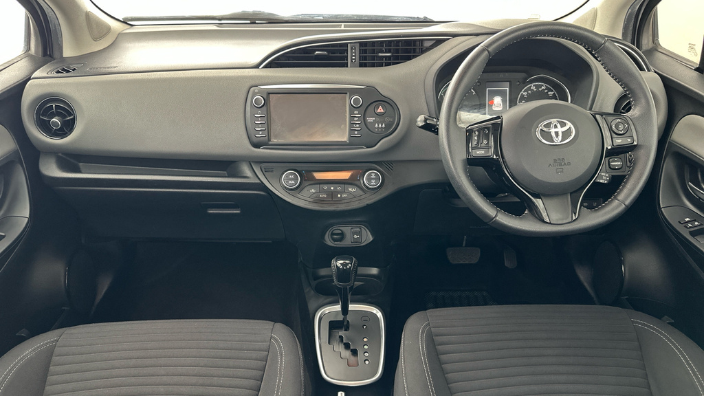 Toyota Yaris Icon White #12