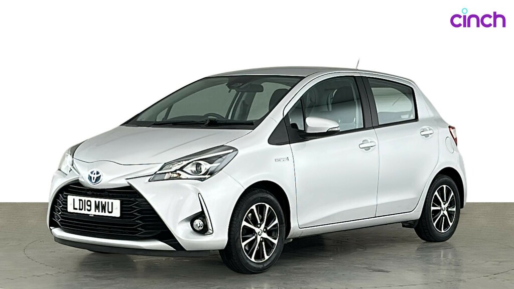 Toyota Yaris Icon White #8