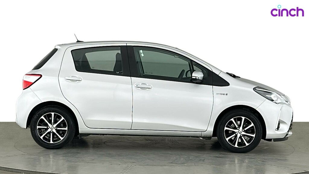 Toyota Yaris Icon White #2