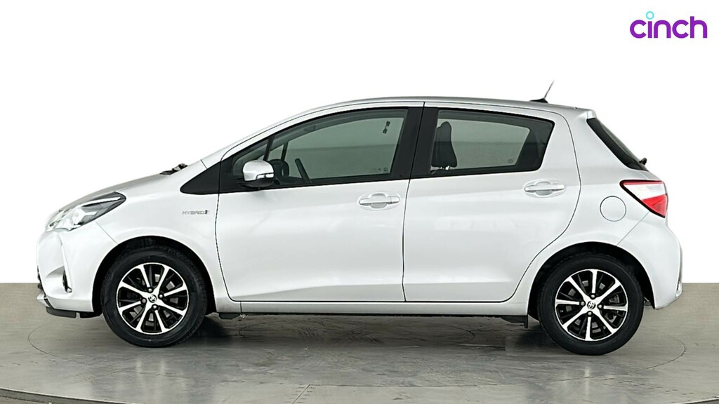Toyota Yaris Icon White #7
